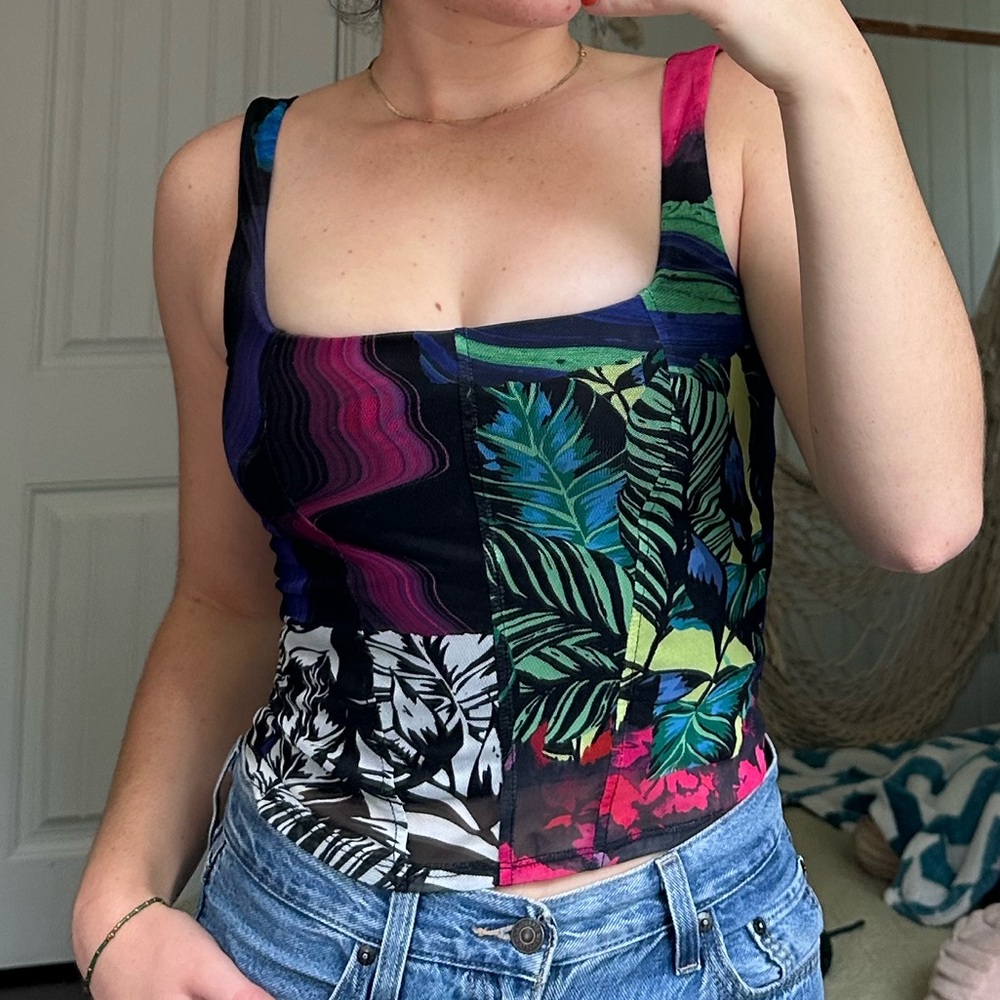 Patter Block Mesh Overlay Tank